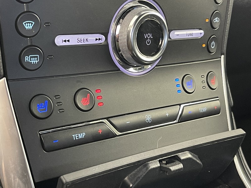 Ford Edge Vehicle Full-screen Gallery Image 35