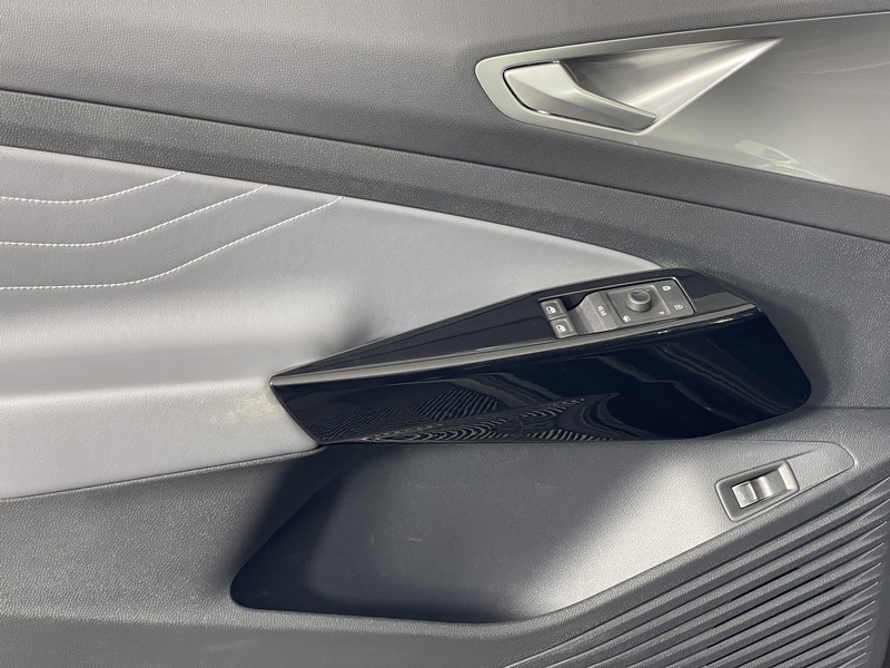 Volkswagen ID.4 Vehicle Full-screen Gallery Image 20