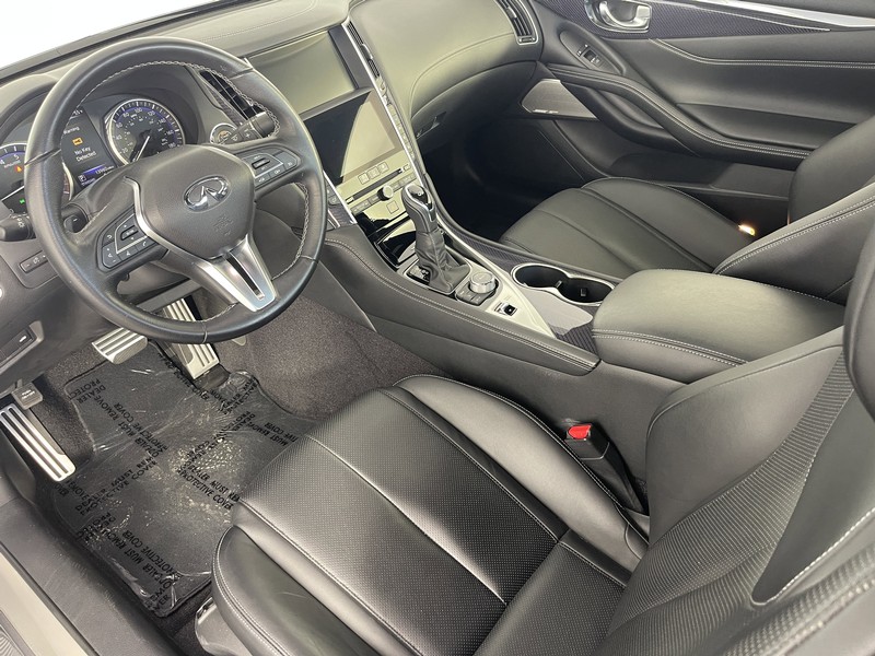 INFINITI Q60 Vehicle Full-screen Gallery Image 02