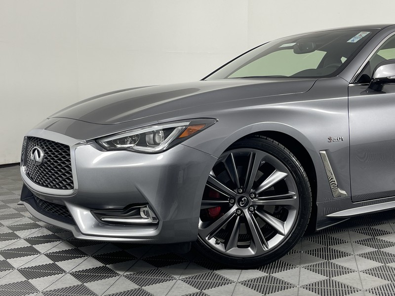 INFINITI Q60 Vehicle Full-screen Gallery Image 04