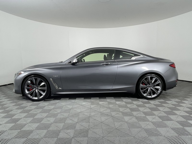 INFINITI Q60 Vehicle Full-screen Gallery Image 09