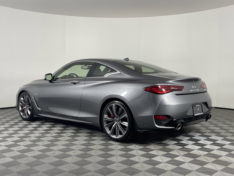 INFINITI Q60 Vehicle Full-screen Gallery Image 10
