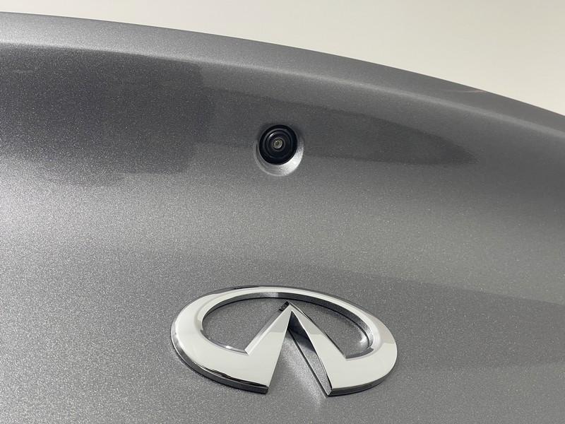 INFINITI Q60 Vehicle Full-screen Gallery Image 12