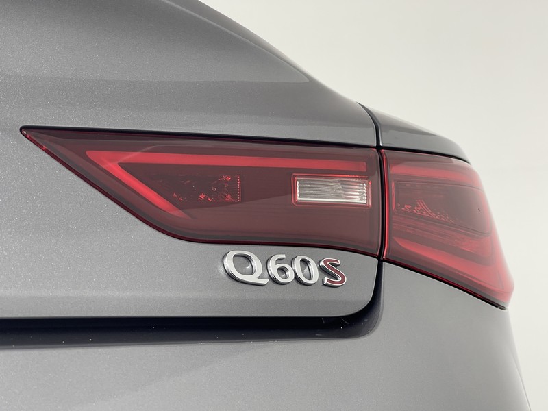INFINITI Q60 Vehicle Full-screen Gallery Image 13