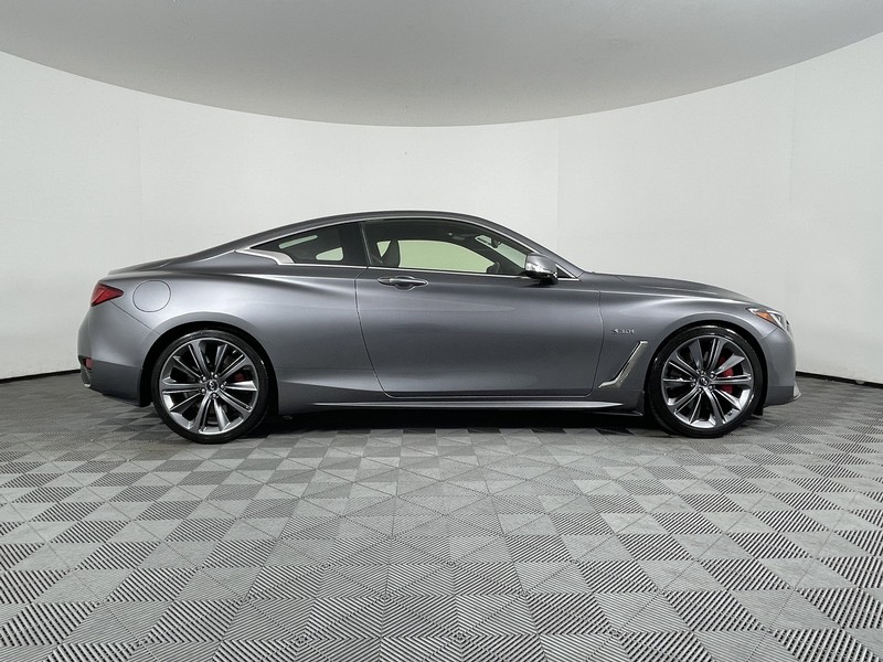 INFINITI Q60 Vehicle Full-screen Gallery Image 16