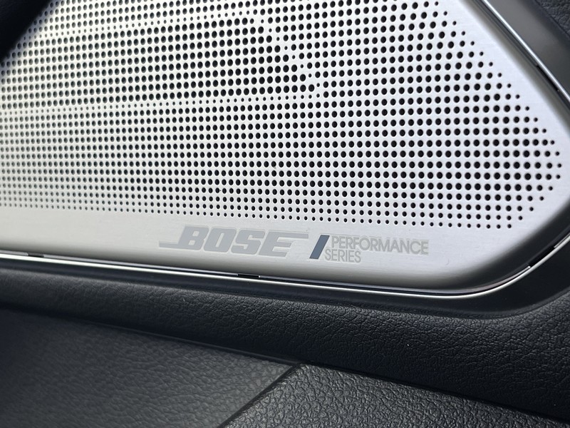 INFINITI Q60 Vehicle Full-screen Gallery Image 20