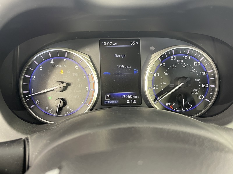 INFINITI Q60 Vehicle Full-screen Gallery Image 25