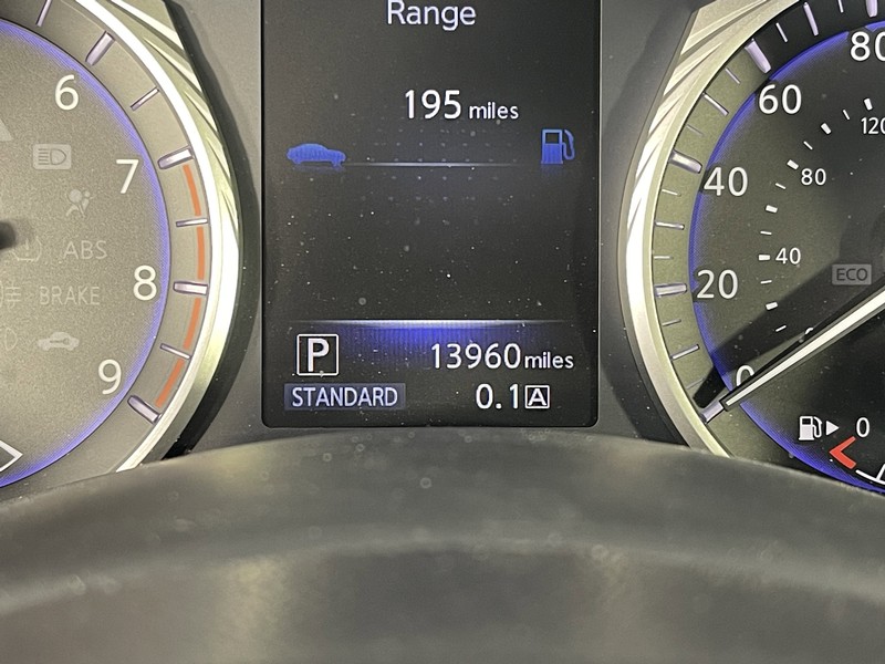 INFINITI Q60 Vehicle Full-screen Gallery Image 26