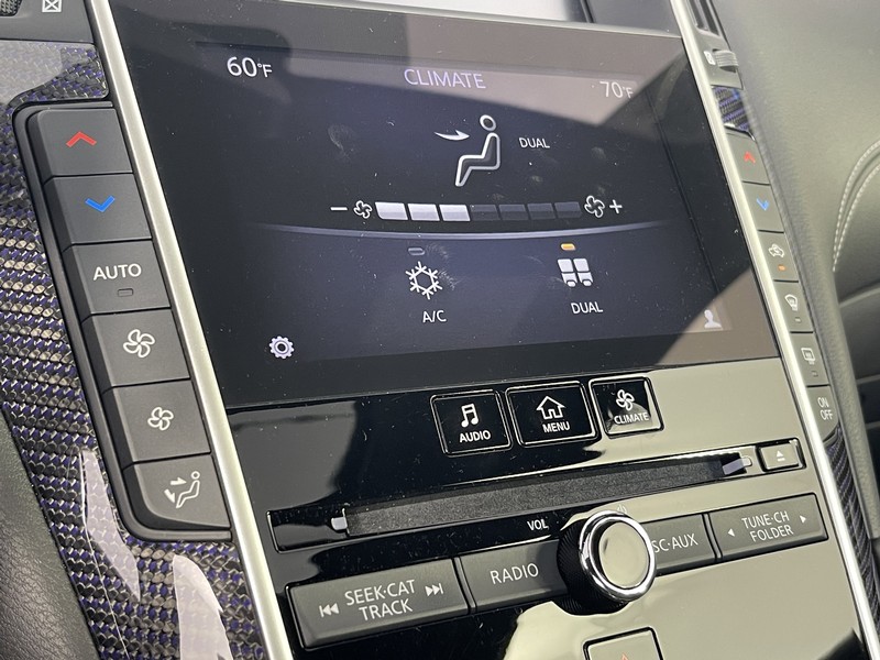 INFINITI Q60 Vehicle Full-screen Gallery Image 27
