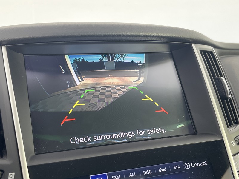 INFINITI Q60 Vehicle Full-screen Gallery Image 29