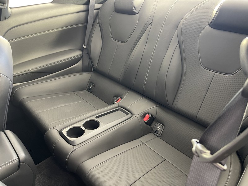 INFINITI Q60 Vehicle Full-screen Gallery Image 32