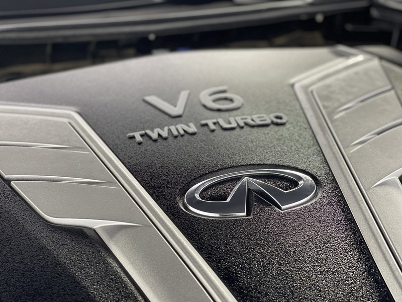 INFINITI Q60 Vehicle Full-screen Gallery Image 35