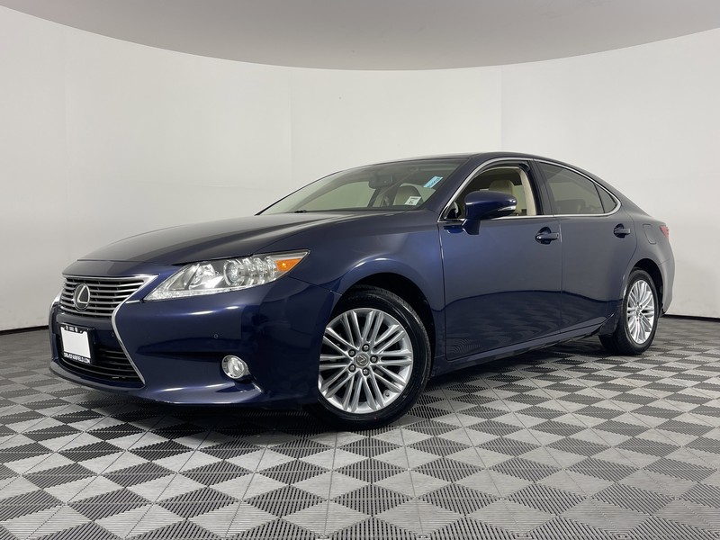 Lexus ES 350 Vehicle Full-screen Gallery Image 03