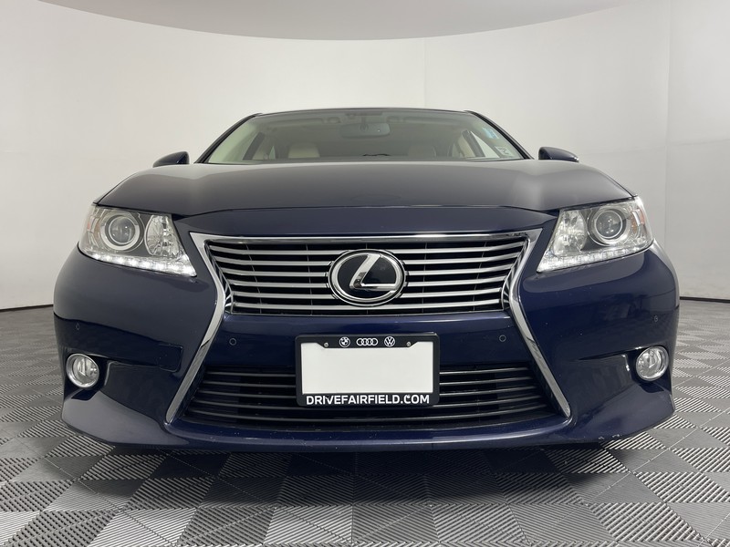 Lexus ES 350 Vehicle Full-screen Gallery Image 07