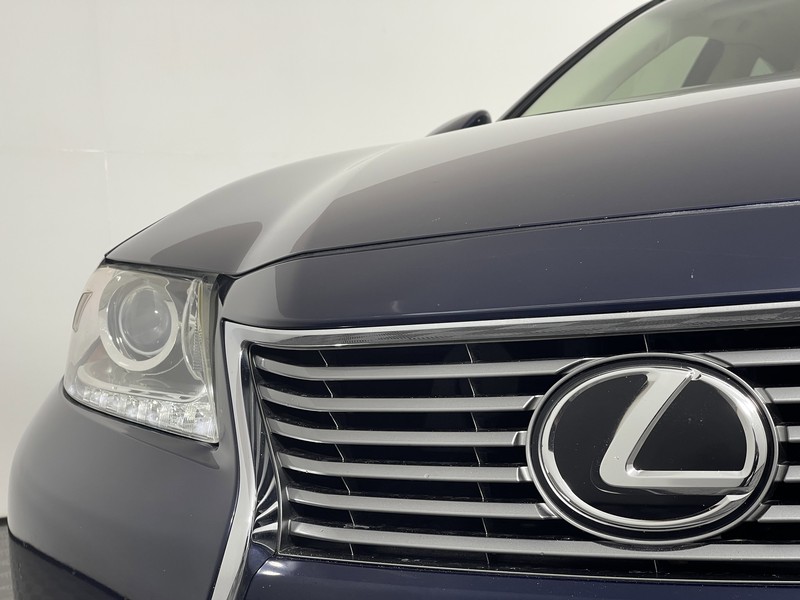 Lexus ES 350 Vehicle Full-screen Gallery Image 08