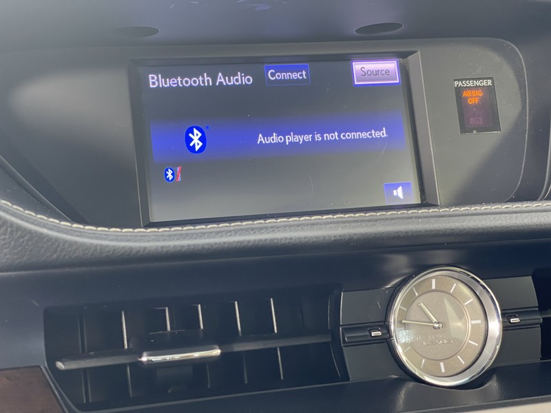 Lexus ES 350 Vehicle Full-screen Gallery Image 25