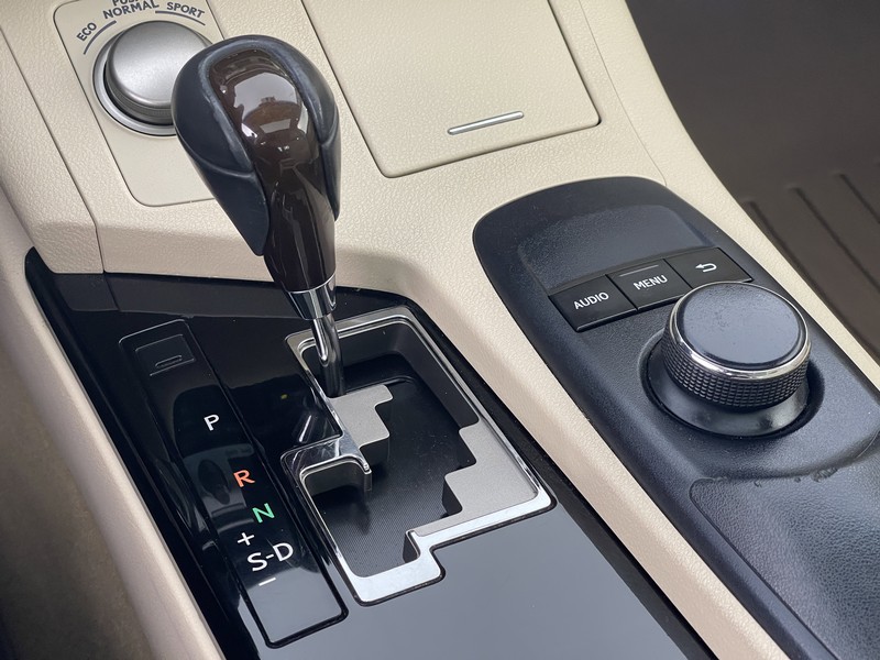 Lexus ES 350 Vehicle Full-screen Gallery Image 31