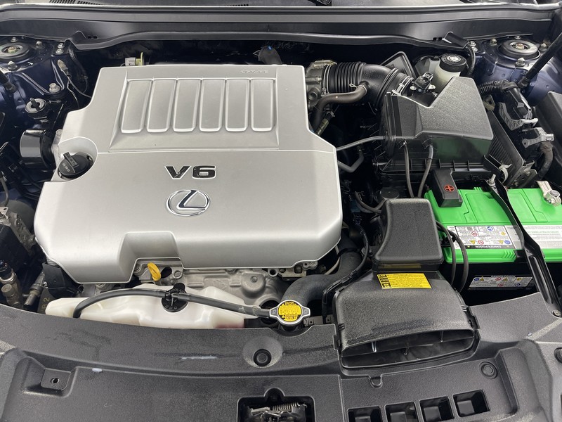 Lexus ES 350 Vehicle Full-screen Gallery Image 35