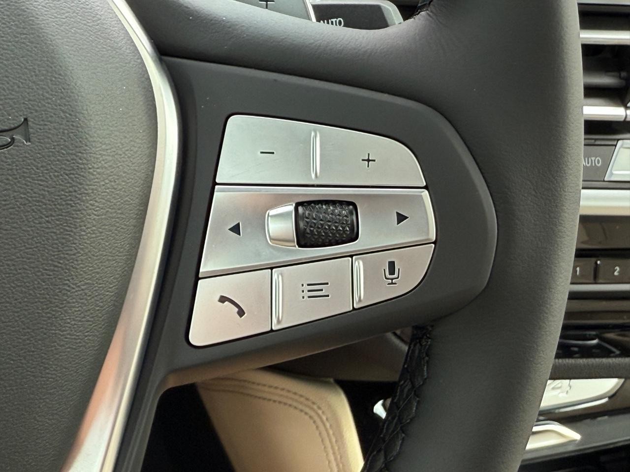 BMW X4 Vehicle Image 13