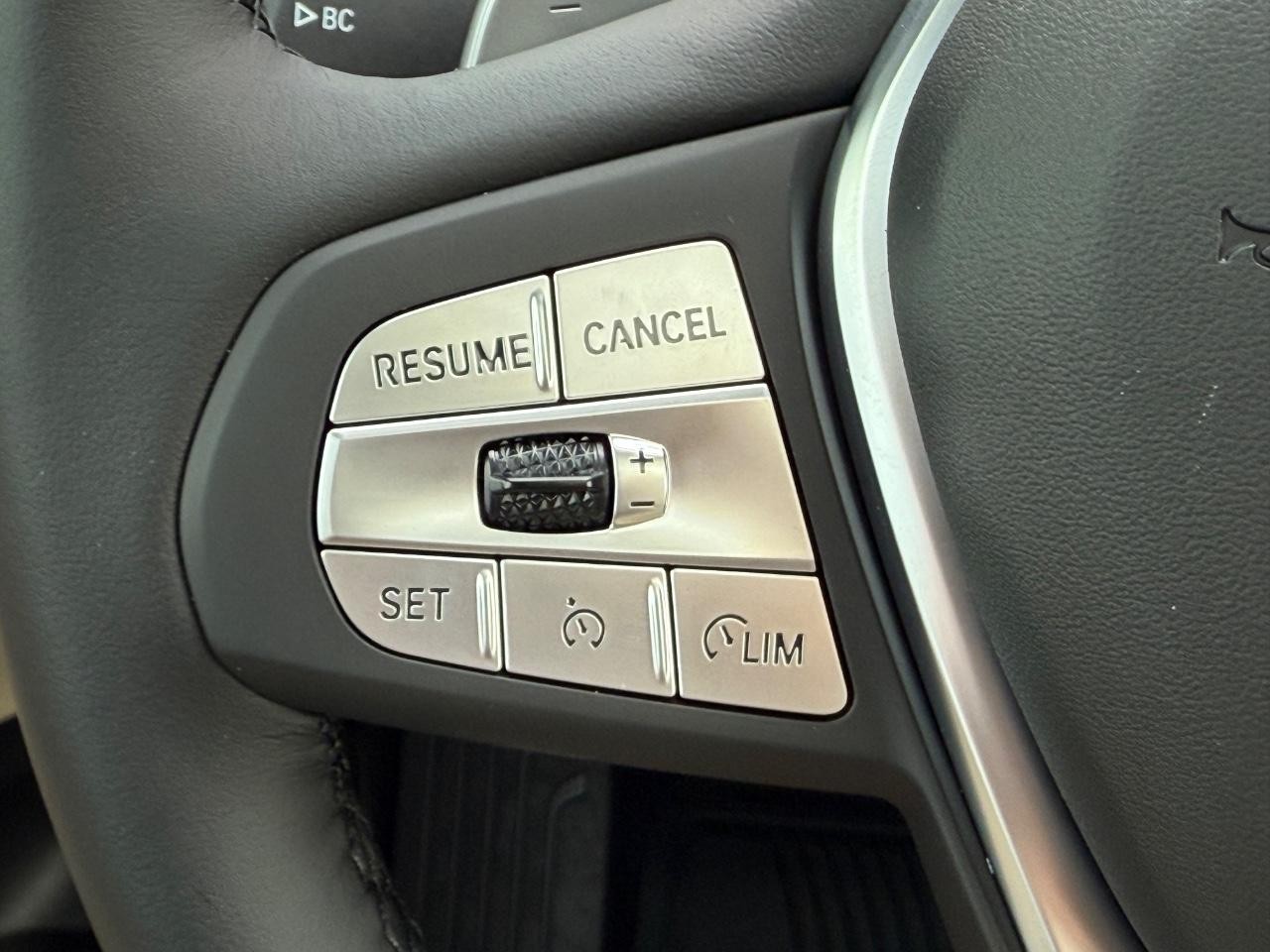 BMW X4 Vehicle Image 26