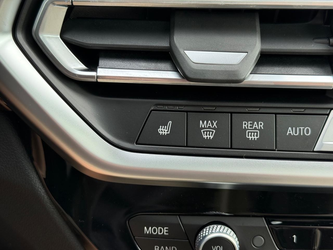BMW X4 Vehicle Image 30