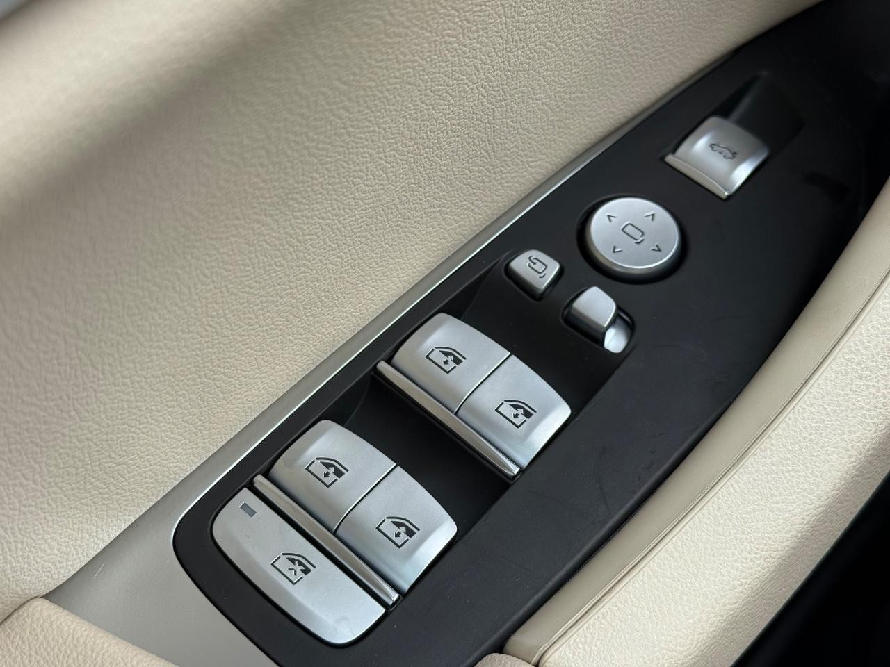 BMW X4 Vehicle Image 32