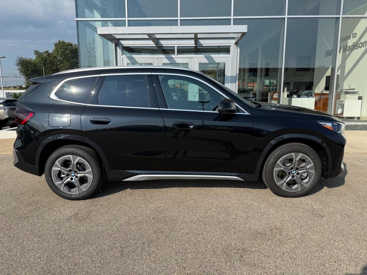 BMW X1 Vehicle Image 02