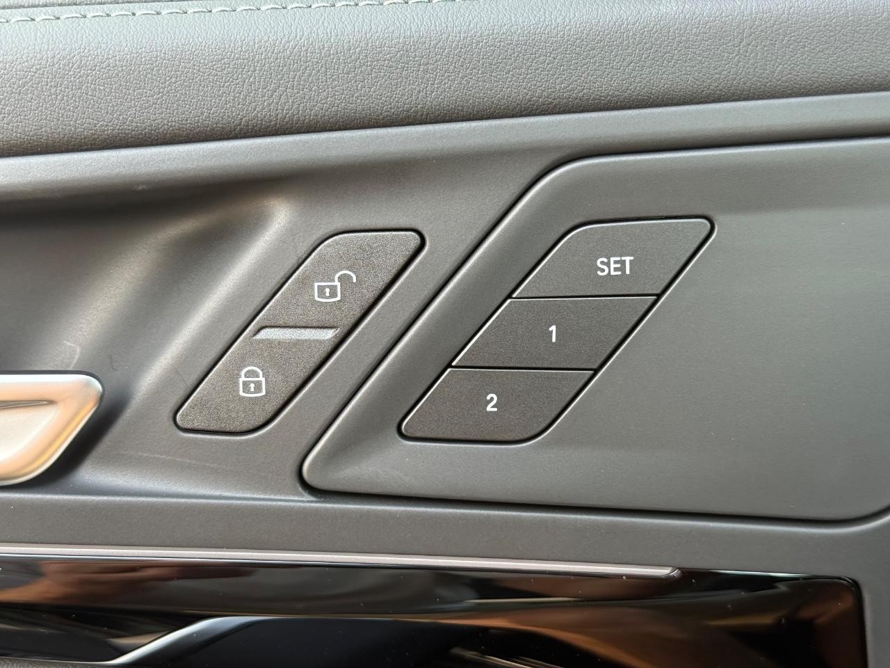 BMW X1 Vehicle Image 11
