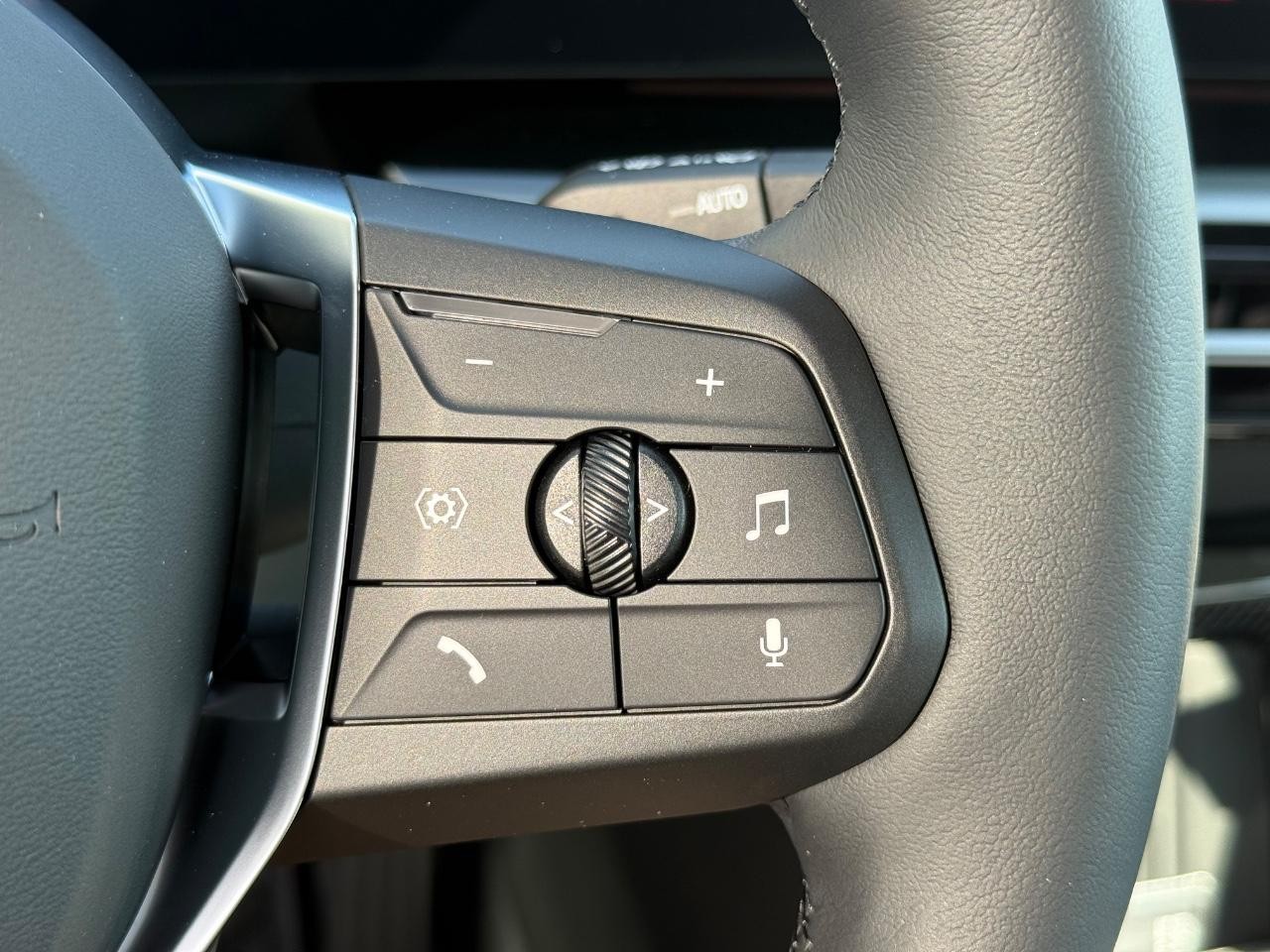 BMW X1 Vehicle Image 13