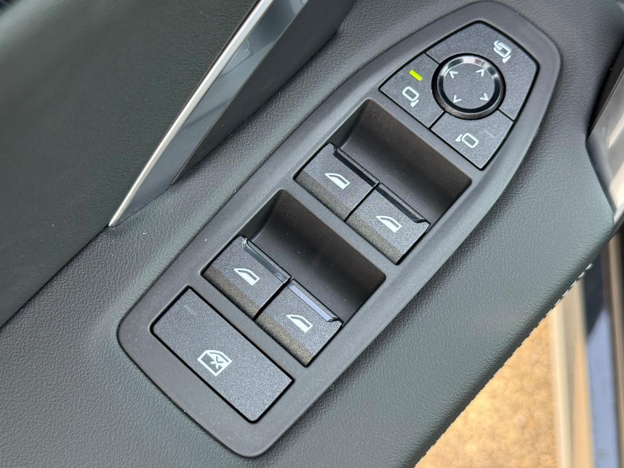 BMW X1 Vehicle Image 16