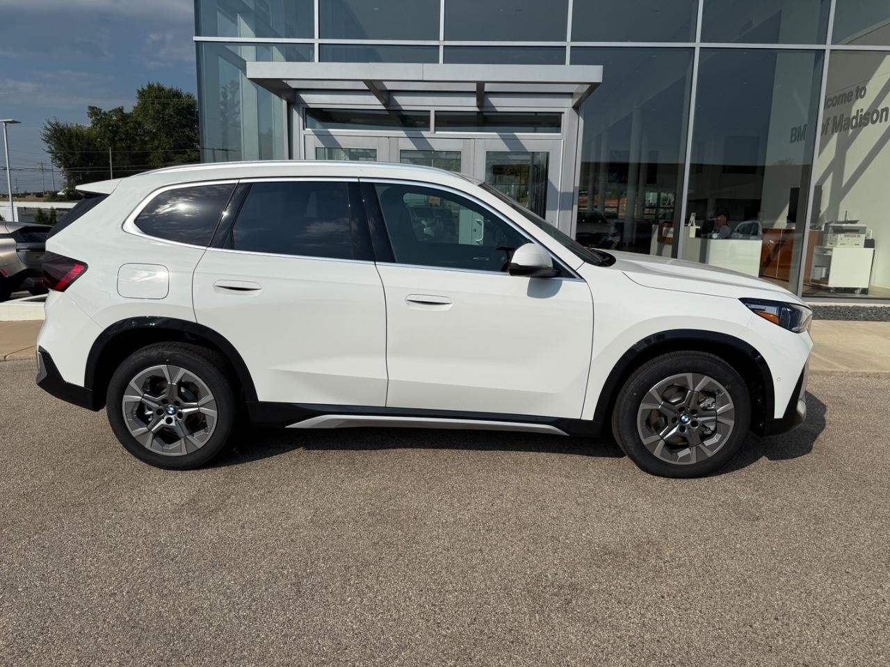 BMW X1 Vehicle Image 02