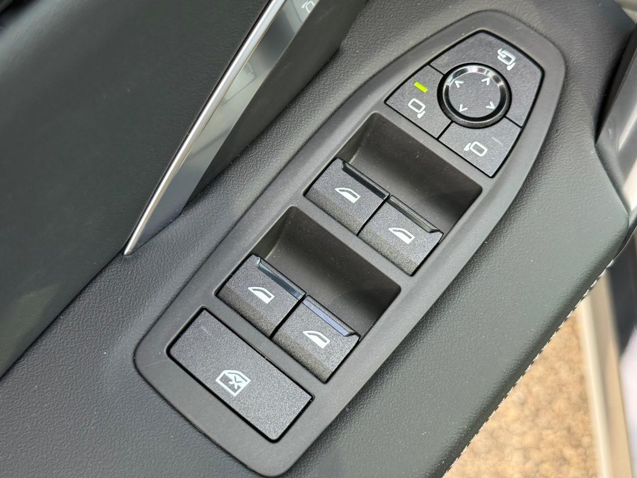 BMW X1 Vehicle Image 16