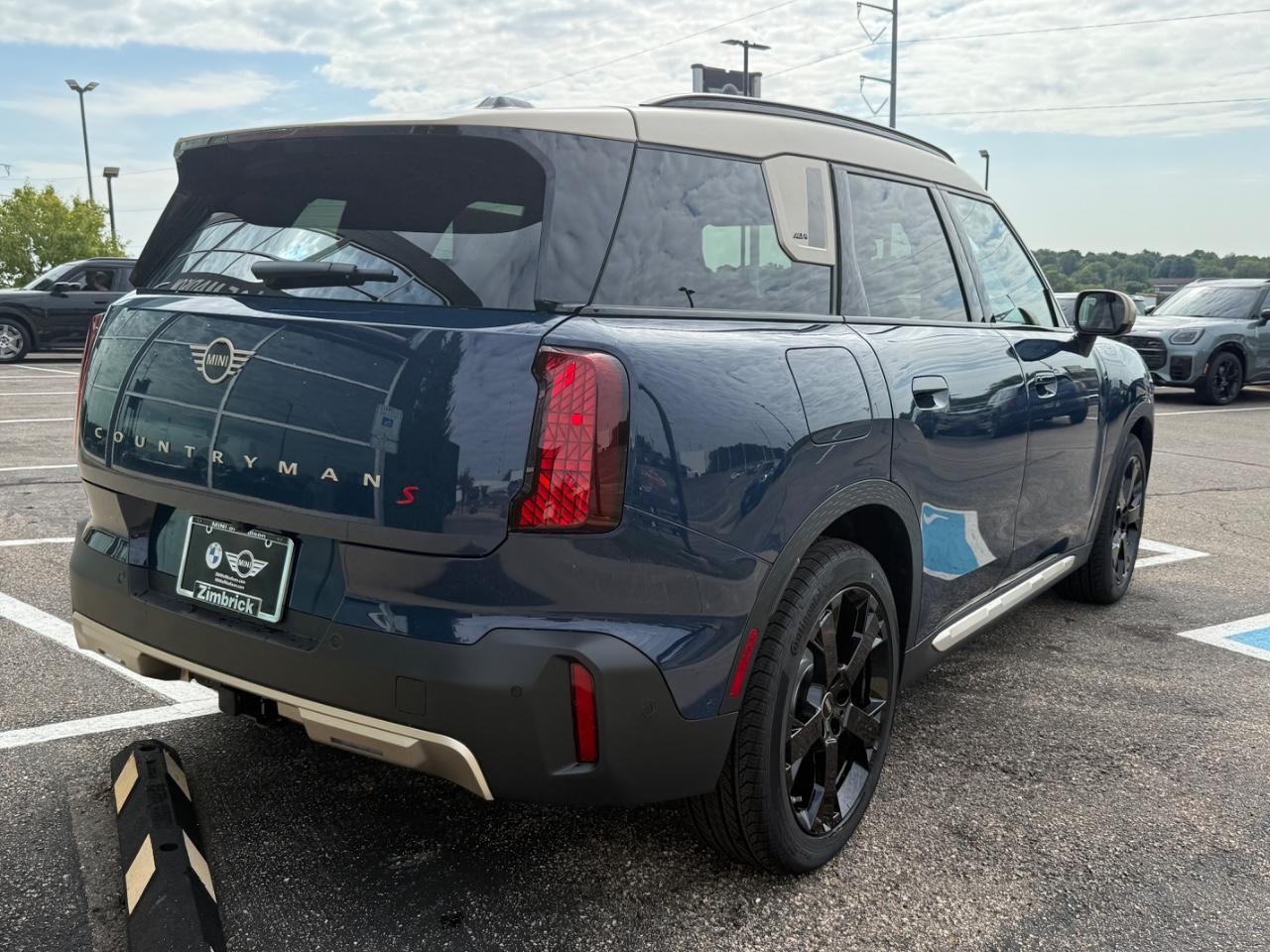 MINI Countryman Vehicle Image 03