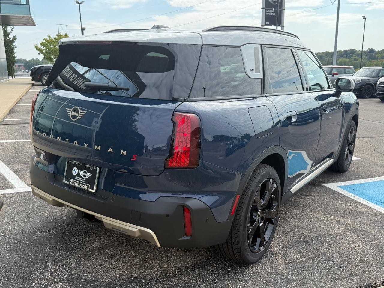 MINI Countryman Vehicle Image 03