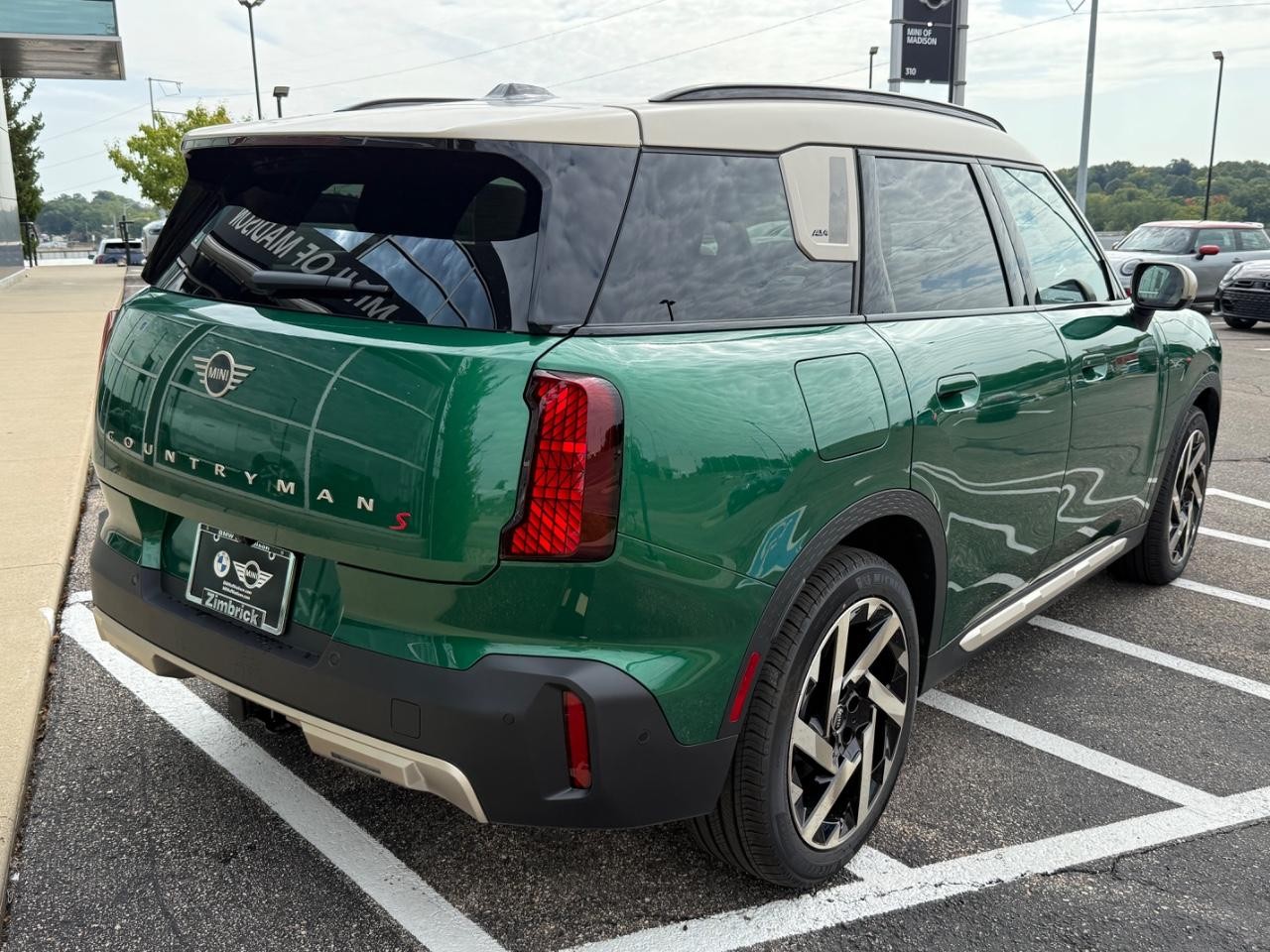 MINI Countryman Vehicle Image 03