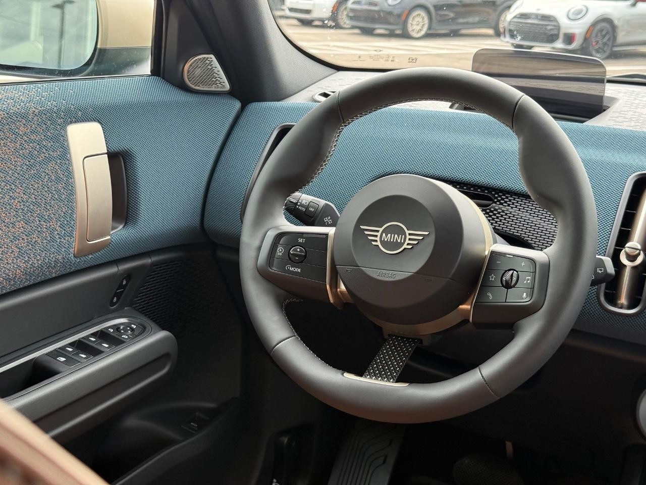 MINI Countryman Vehicle Image 08