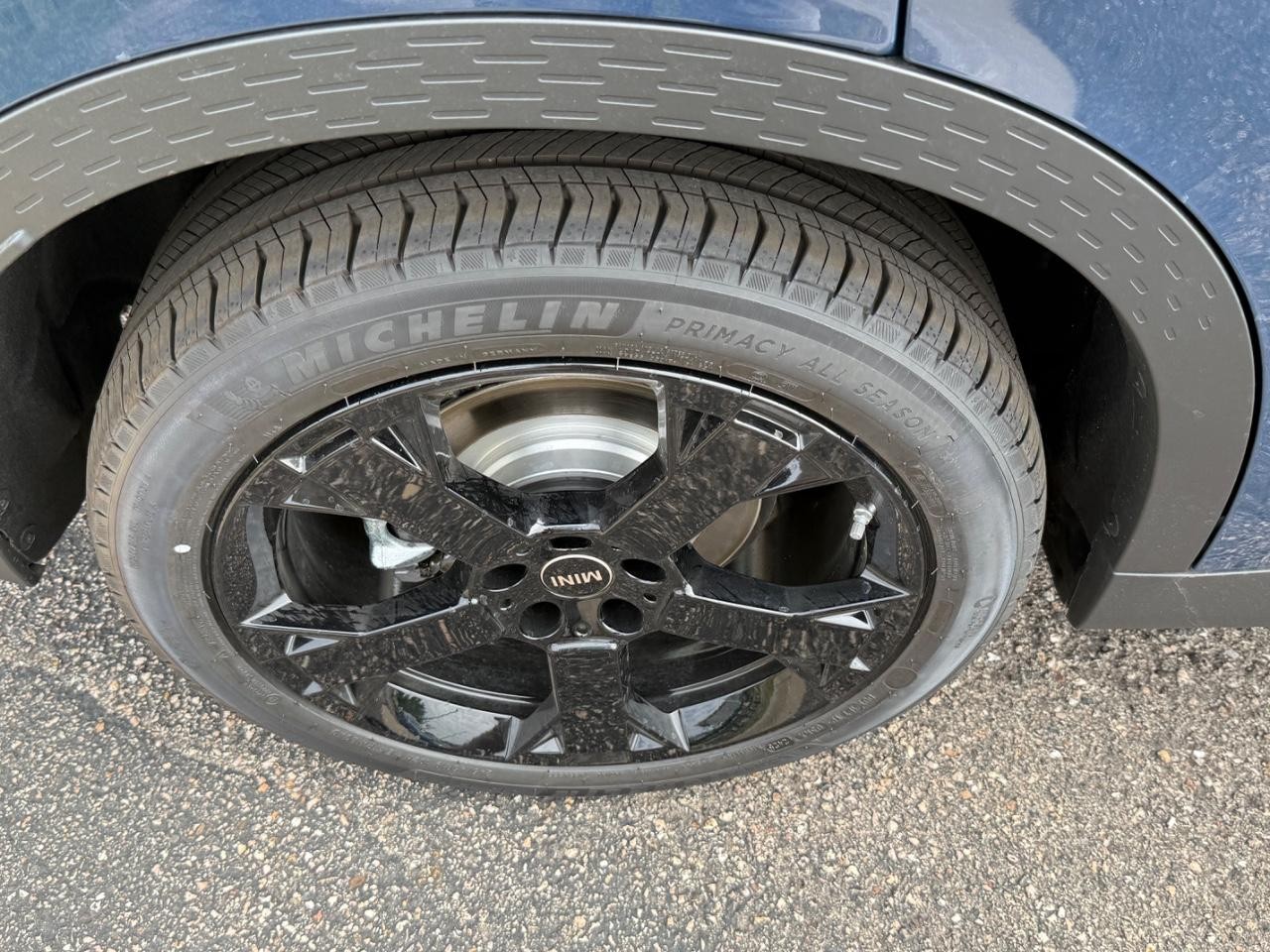 MINI Countryman Vehicle Image 04