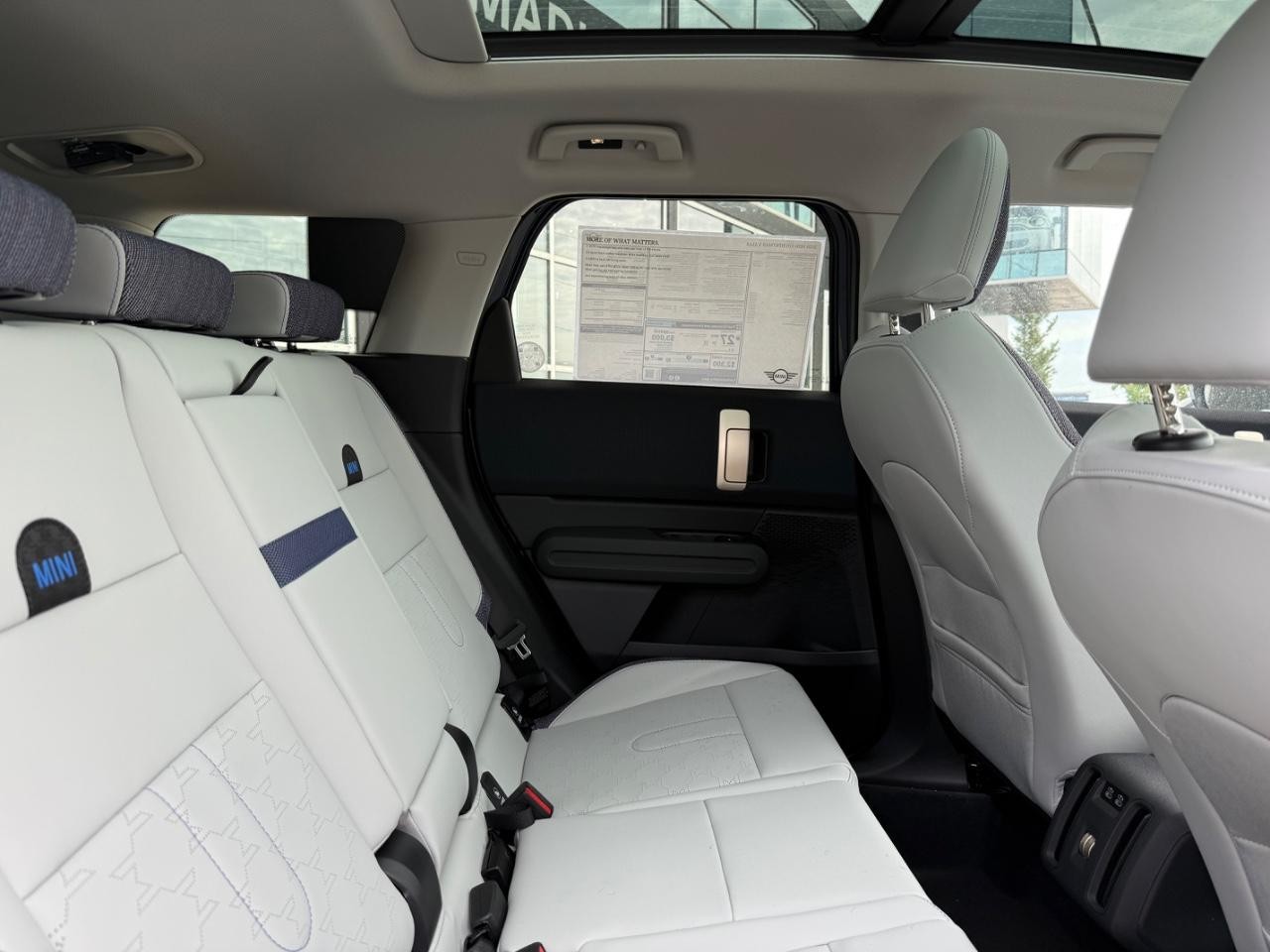 MINI Countryman Vehicle Image 05