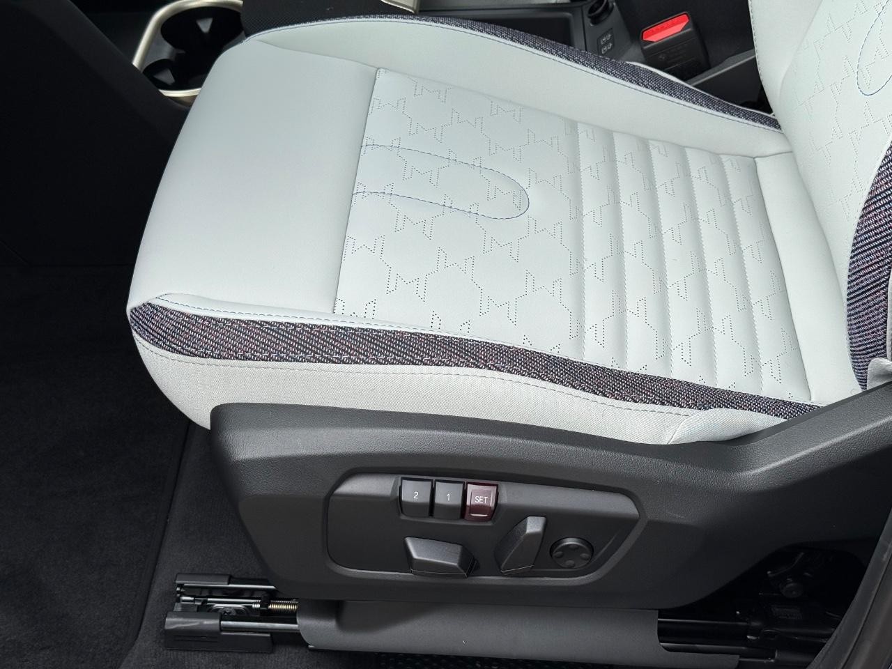 MINI Countryman Vehicle Image 15