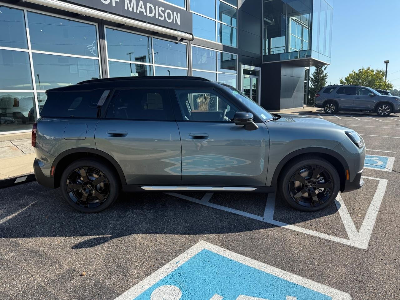 MINI Countryman Vehicle Image 02