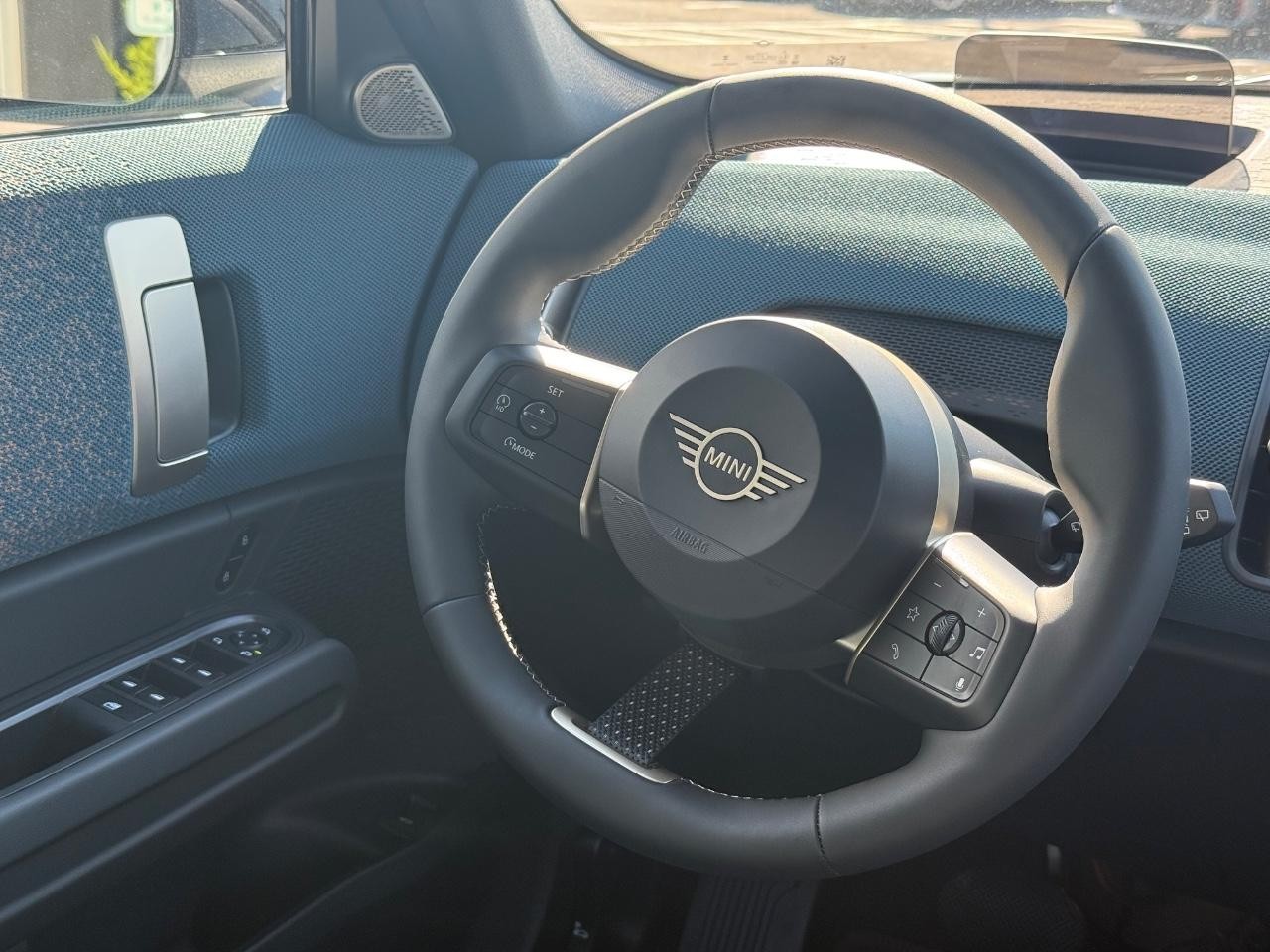 MINI Countryman Vehicle Image 09