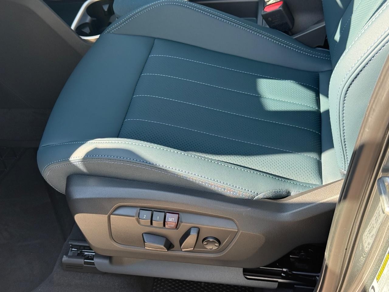 MINI Countryman Vehicle Image 16