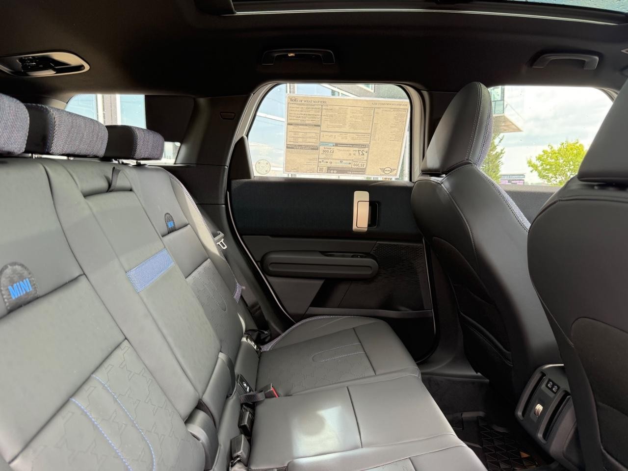 MINI Countryman Vehicle Image 05