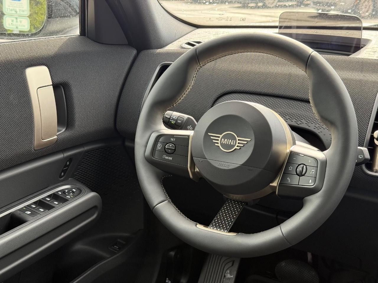 MINI Countryman Vehicle Image 08