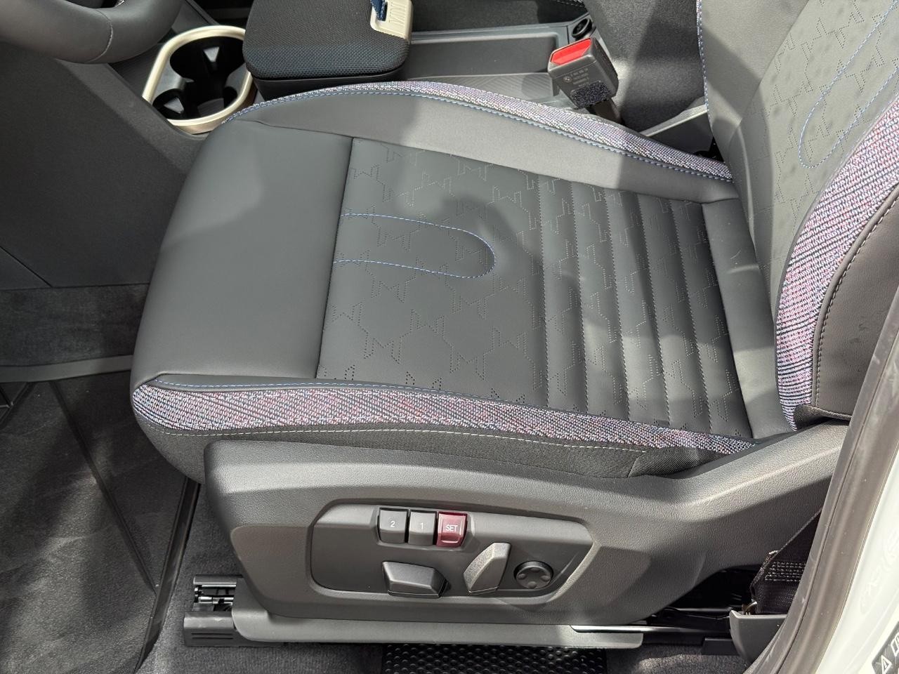 MINI Countryman Vehicle Image 15