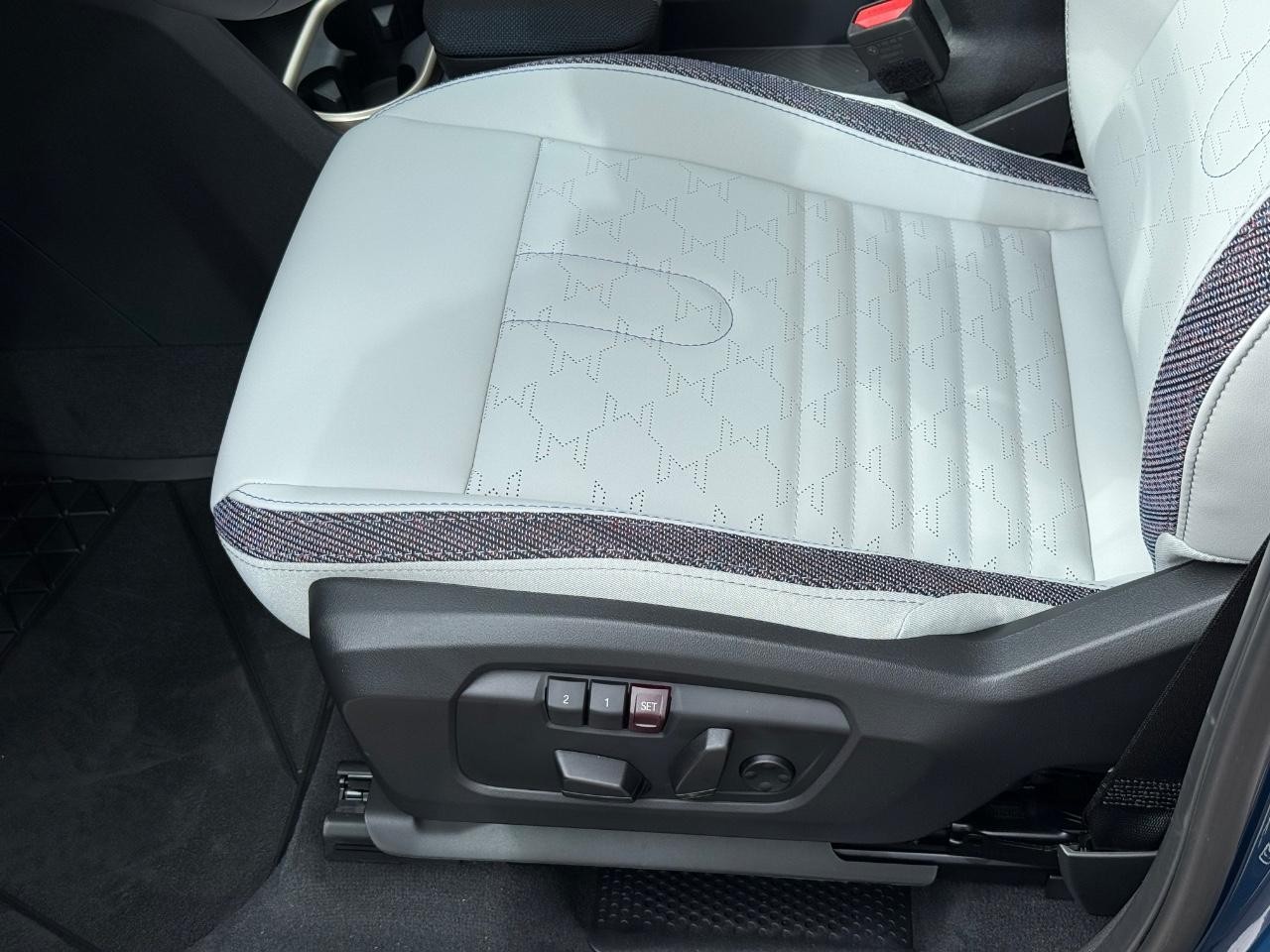 MINI Countryman Vehicle Image 15