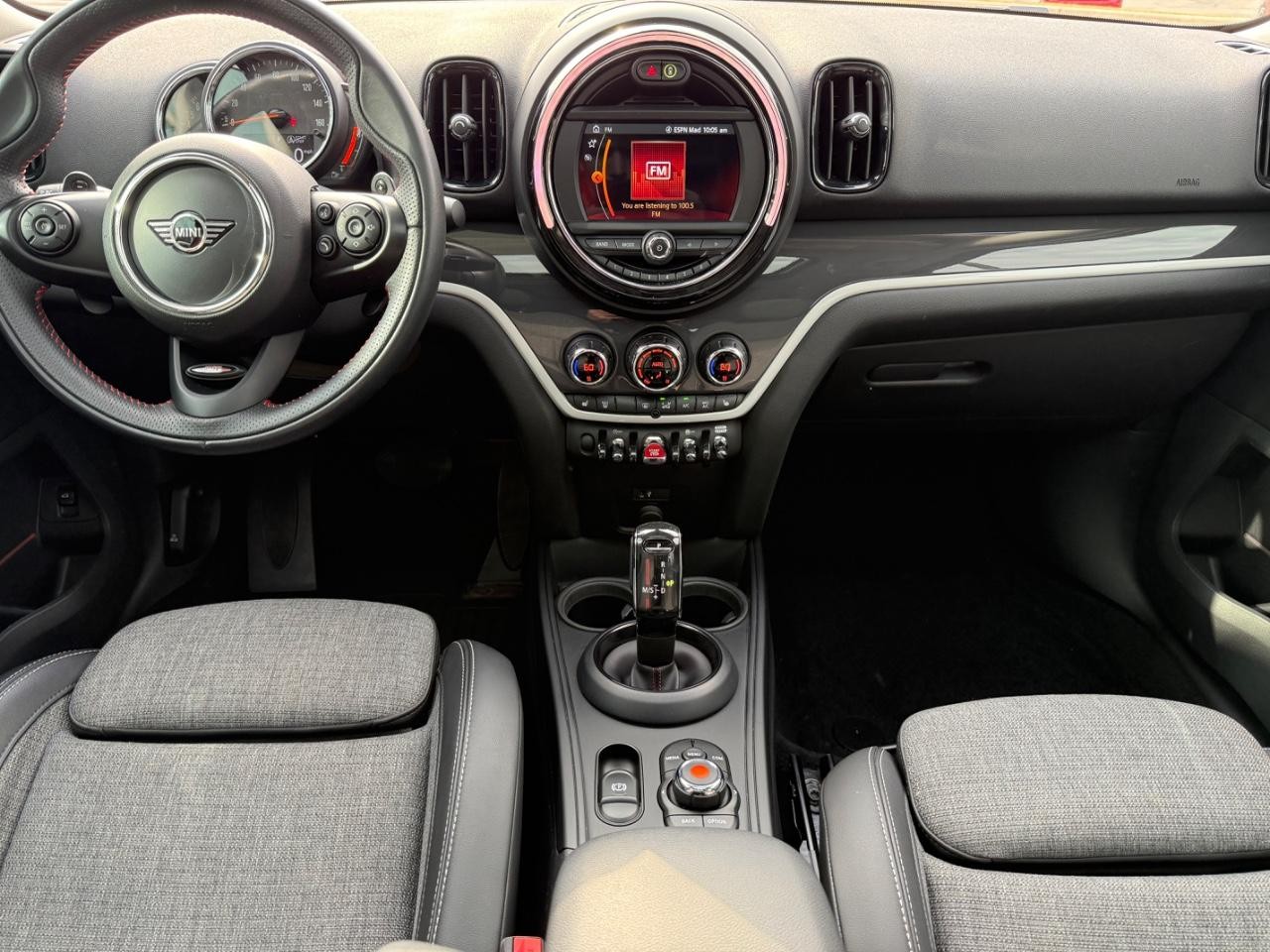 MINI Countryman Vehicle Image 11