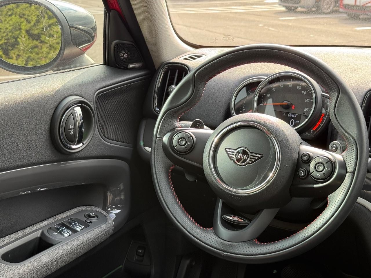 MINI Countryman Vehicle Image 14