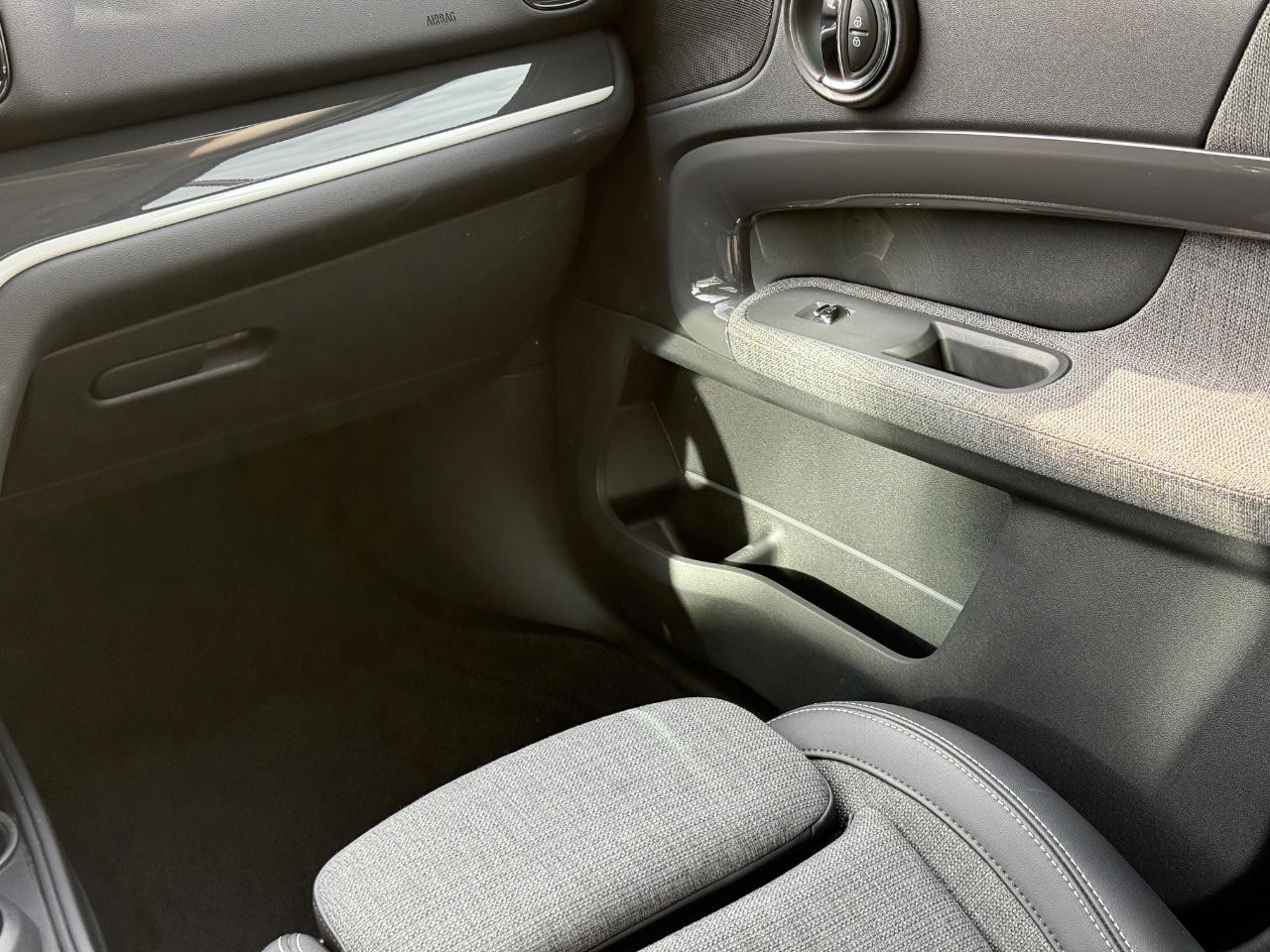MINI Countryman Vehicle Image 15