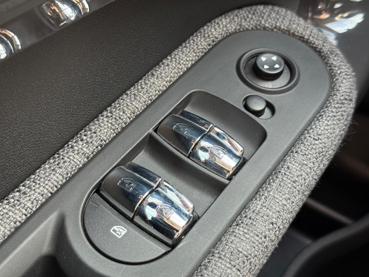 MINI Countryman Vehicle Image 21
